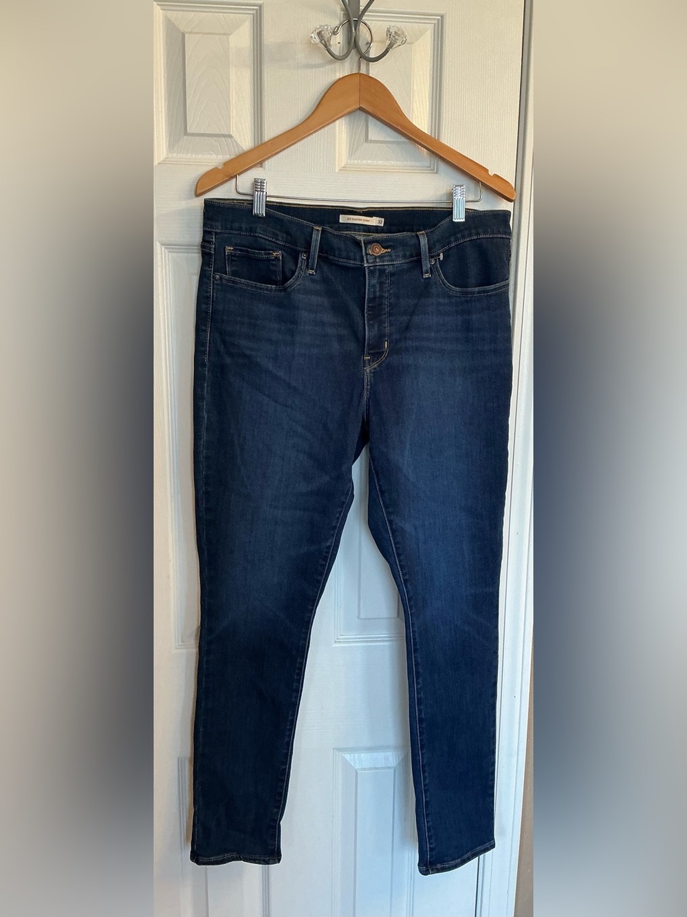 Levi Strauss & Co 311 Shaping Skinny Size 32 Jeans Dark Wash Straight Leg Jeans